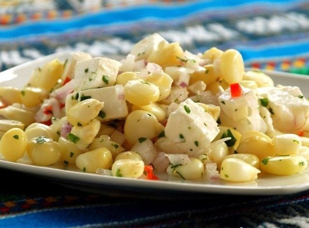 Ensalada de choclo con queso fresco
